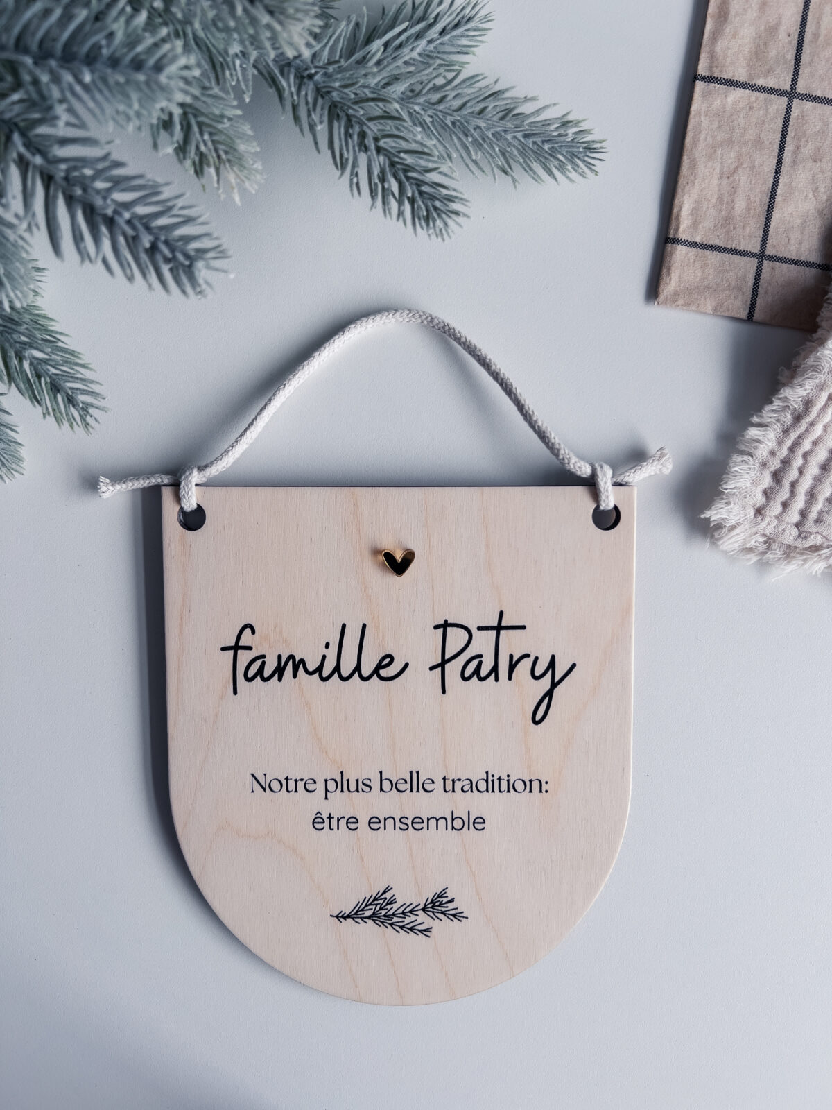 Affiche fanion en bois – famille (Noble élégance)